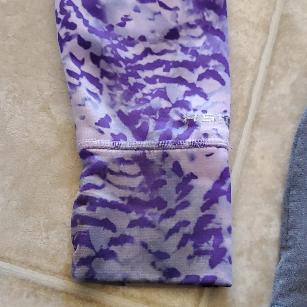 Girls Under Armour Sweatshirt. - Picture 4 of 5